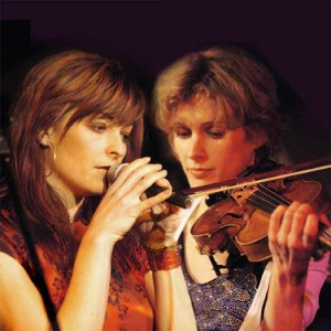 High Fiddelity Sängerin (Mariana Trost) und Geigerin (Natalia Brunke) von High Fiddelity